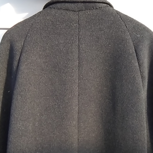 HOLT RENFREW 💯% Wool Overcoat - Picture 4 of 8